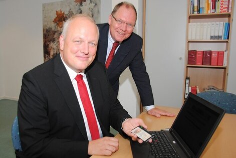 Staatssekretär Ulrich Kelber (l.) und BfJ-Präsident Heinz-Josef Friehe